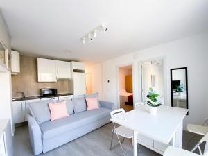 Kuchyňa alebo kuchynka v ubytovaní 3 rooms Balneario Pedregalejo