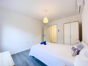 Posteľ alebo postele v izbe v ubytovaní 3 rooms Balneario Pedregalejo