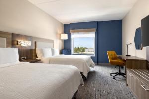 Postel nebo postele na pokoji v ubytování Holiday Inn Express - Strathroy by IHG