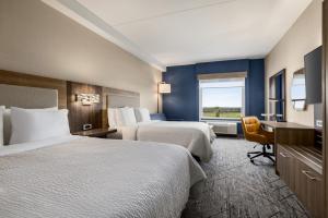 Postel nebo postele na pokoji v ubytování Holiday Inn Express - Strathroy by IHG + 37 fotografií