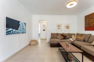 Posedenie v ubytovaní Fantastic apartment in Beach Front Complex in Calahonda - Doña Lola - CS129