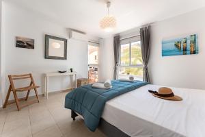 Posteľ alebo postele v izbe v ubytovaní Fantastic apartment in Beach Front Complex in Calahonda - Doña Lola - CS129 + 28 fotografií