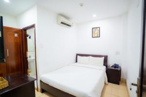 Llit o llits en una habitació de Lotus Rock Hotel Đà Nẵng