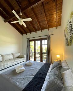 a bedroom with a large bed and a couch at Aparts Laguna Camp in Chascomús