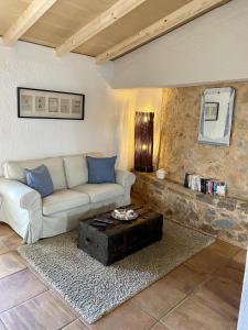 a living room with a couch and a coffee table at FincaOase-Can-Negre-Son-Macia-App-Petit in Son Macia