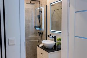 Et badeværelse på DS Apartamenty Jaśminowa + 18 billeder