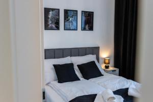 En eller flere senge i et værelse på DS Apartamenty Jaśminowa