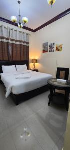 Postel nebo postele na pokoji v ubytování Al Smou Hotel Apartments - MAHA HOSPITALITY GROUP