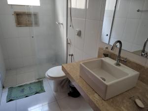 Kylpyhuone majoituspaikassa Casa de Temporada Isaura