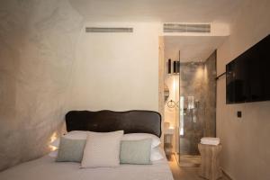 Voodi või voodid majutusasutuse Manili Boutique Suites & Villas toas