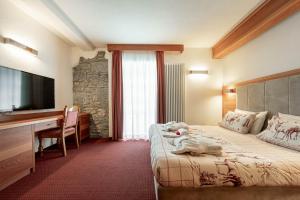 Posteľ alebo postele v izbe v ubytovaní Hotel Dolomiti Schloss