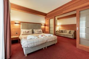Posteľ alebo postele v izbe v ubytovaní Hotel Dolomiti Schloss
