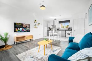 a living room with a blue couch and a table at New Luxury Apartment - Cradley Heath - 2MH - Parking - Netflix - Top Rated in Birmingham