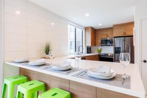 Gallery image of Last Minute Special - Steps to Beach Access + Pool in Solana Beach