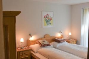 Łóżko lub łóżka w pokoju w obiekcie Hohturnen 35 Zimmer Wohnung