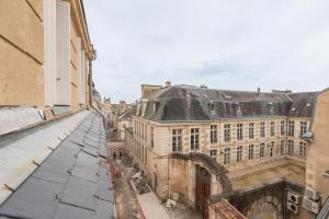uma vista do telhado de um edifício em Le Nid em Poitiers