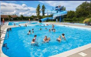 Bassein majutusasutuses Sea activities Golden Sands beach relax või selle lähedal