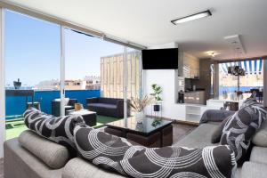 Posezení v ubytování Caletillas Vista Mar Home