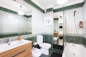 Koupelna v ubytování Caletillas Vista Mar Home + 35 fotografií