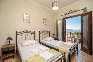 Ένα ή περισσότερα κρεβάτια σε δωμάτιο στο Leyenia Serenity Houses +33 φωτογραφίες