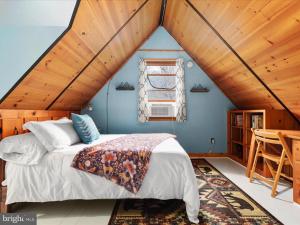 Voodi või voodid majutusasutuse Blue Bear Cabin toas