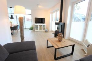 TV a/nebo společenská místnost v ubytování Nordsee Park Strandhuus,11b