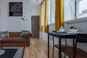 a living room with a table and a couch at Pass the Keys Spacious Flat in Bradford in Birmingham