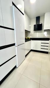 Kuchyňa alebo kuchynka v ubytovaní Apartamento Rondabella 1 Centro PARKING GRATIS Wifi AA