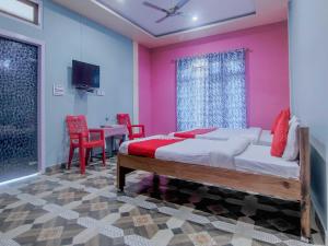Krevet ili kreveti u jedinici u okviru objekta OYO Flagship Bonfire Kaziranga Resort