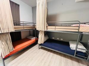 a room with two bunk beds in a dorm room at 綠色的日子 in Nantou City