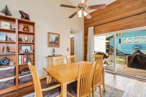 Posezení v ubytování Kathy's Korner - Pet Friendy with Large Deck! home