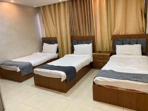 Een bed of bedden in een kamer bij Zuwwar Aqaba