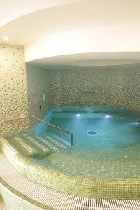 a large jacuzzi tub in a room at Villa Diana - Beach & Rooms in Ischia