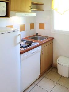 a kitchen with a sink and a stove top oven at Terres de France - Domaine de Claire Rive in Prayssac