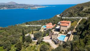 z góry widok na willę na wzgórzu z oceanem w obiekcie Your-Villa, Villas in Crete w Chanii