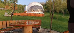 Taman di luar Glamping Beograd