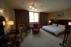 Postel nebo postele na pokoji v ubytování Gaya Centre Hotel