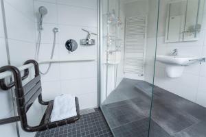 Koupelna v ubytování Haus Rieke Bordumer Str 13A, 105qm + 28 fotografií