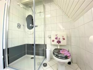 Ein Badezimmer in der Unterkunft Haus Waldesblick An der Rennweide 26a 75 qm