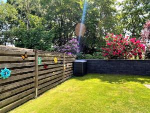 Ein Garten an der Unterkunft Haus Waldesblick An der Rennweide 26a 75 qm
