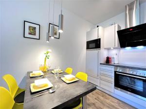 Kuchyň nebo kuchyňský kout v ubytování Apartment Yellow Submarine, Am Alten Deich 26 1