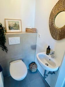 Un baño de FeelsLikeHome - Reihenhaus zwischen Hamburg und Heide mit Garten&Garage 33 fotos más