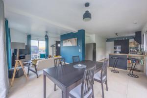 a kitchen and dining room with a table and chairs at La 745 Summer Holiday home near the sea in Commes