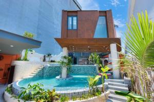 a house with a swimming pool in the backyard at Wabi Sabi Villa * Hồ Bơi Thác Nước 140 m2 * Phòng Karaoke Thủy Cung in Vung Tau
