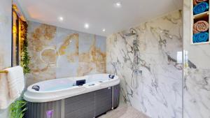 חדר רחצה ב-150 de Grey Studio pour 2 avec SPA, Vue sur mer
