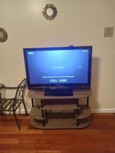 Μια τηλεόραση ή/και κέντρο ψυχαγωγίας στο simple one bedroom free parking