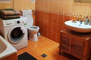 Koupelna v ubytování Zöld Orom Apartman Lakás