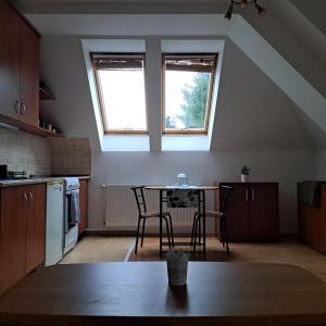 Kuchyň nebo kuchyňský kout v ubytování Zöld Orom Apartman Lakás