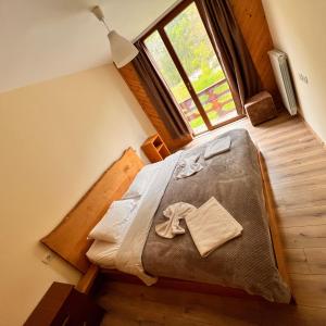 Een bed of bedden in een kamer bij Bujtina Polia