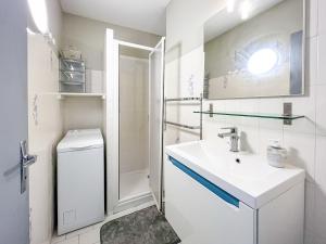 a white bathroom with a sink and a shower at Agréable appartement proche de Port Olonna - 4 pers in Les Sables-dʼOlonne